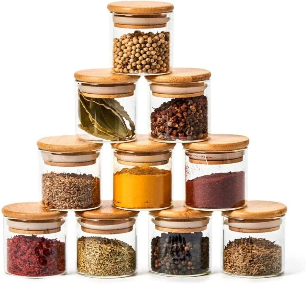 ست 12 عددی شیشه ای FUFU، ظروف نگهداری کوچک و درب دار با درب بامبو طبیعی و برچسب تخته سیاه برای ادویه جات آشپزخانه، حمام، هدیه مهمانی (100 میلی لیتر / 3.3 اونس)