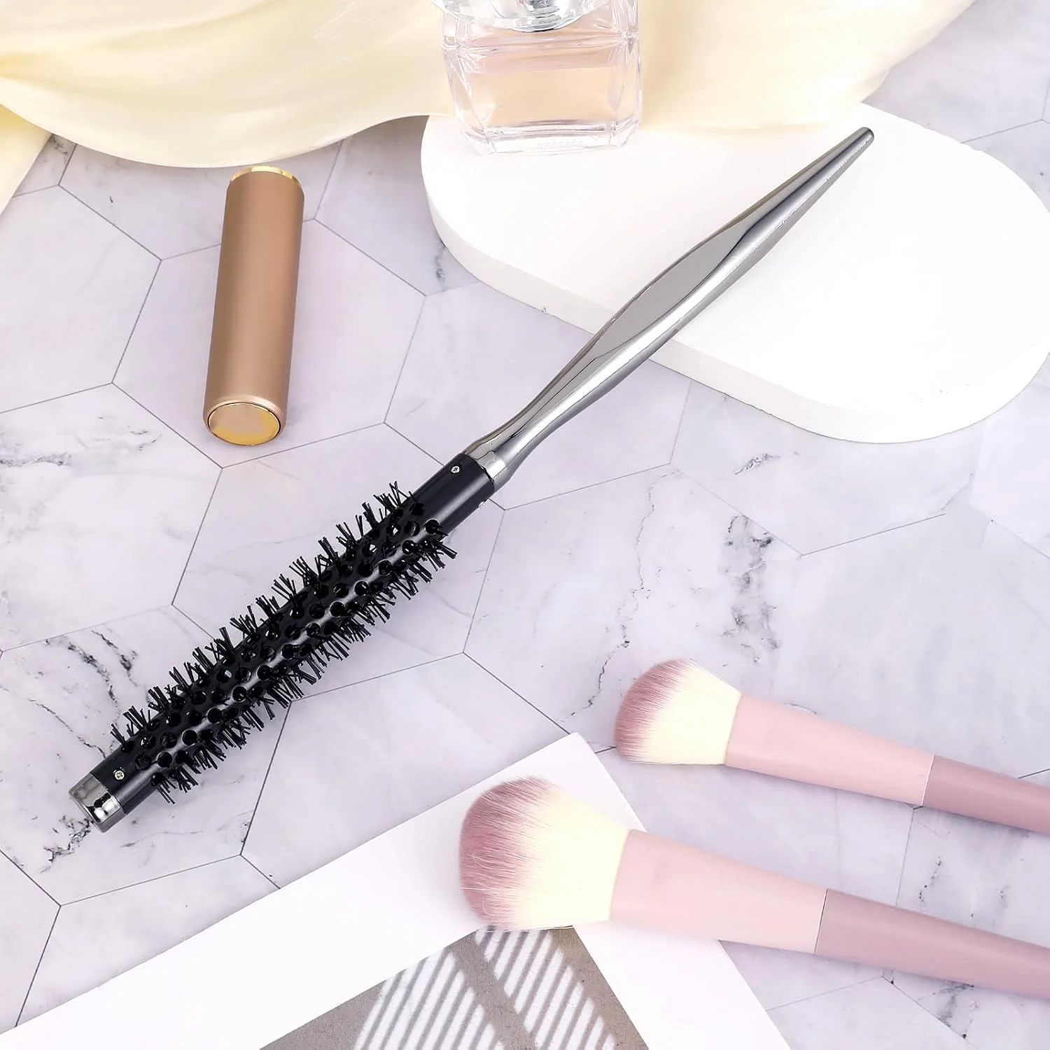 برس فر کننده کوچک، برس غلطکی کوچک 1 اینچی، برس گرد برای خشک کردن مو، برس فر کننده قابل حمل، برس گرد مسافرتی با دسته صاف و موهای نایلونی، برس حالت دهنده مو برای فر کردن مو برس فر کننده کوچک، برس غلطکی کوچک 1 اینچی، برس گرد برای خشک کردن مو، برس فر کننده قابل حمل، برس گرد مسافرتی با دسته صاف و موهای نایلونی، برس حالت دهنده مو برای فر کردن مو