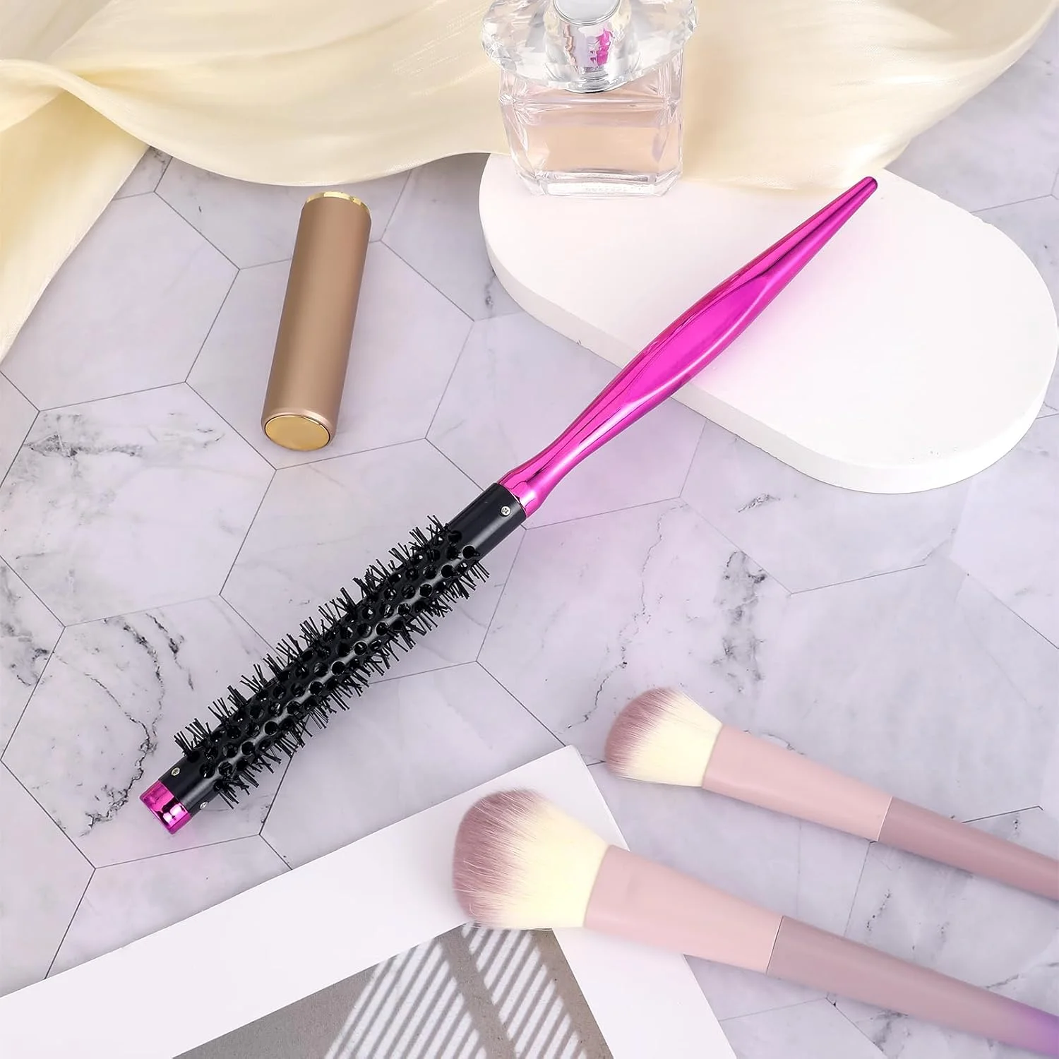 برس فر کننده کوچک، برس غلطکی کوچک 1 اینچی، برس گرد برای خشک کردن مو، برس فر کننده قابل حمل، برس گرد مسافرتی با دسته صاف و موهای نایلونی، برس حالت دهنده مو برای فر کردن مو برس فر کننده کوچک، برس غلطکی کوچک 1 اینچی، برس گرد برای خشک کردن مو، برس فر کننده قابل حمل، برس گرد مسافرتی با دسته صاف و موهای نایلونی، برس حالت دهنده مو برای فر کردن مو