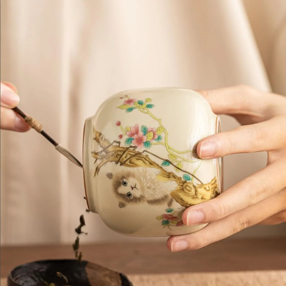 ظرف چای سرامیکی کوچک فایر کرین با درب محکم - ظرف ذخیره سازی طرح حیوانات دوست داشتنی برای چای برگ، قهوه، شکر، کلوچه - سازمان دهنده تزئینی آشپزخانه و انبار (گربه-B) ظرف چای سرامیکی کوچک فایر کرین با درب محکم - ظرف ذخیره سازی طرح حیوانات دوست داشتنی برای چای برگ، قهوه، شکر، کلوچه - سازمان دهنده تزئینی آشپزخانه و انبار (گربه-B)