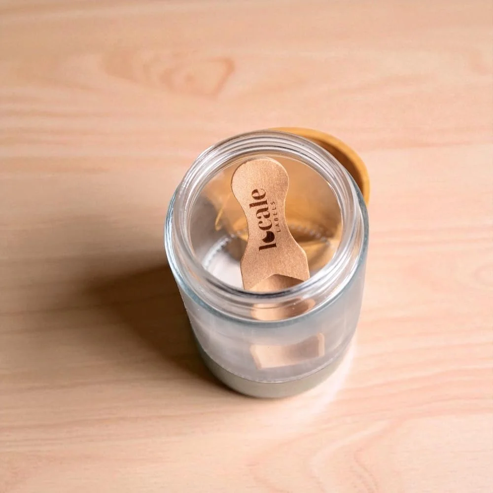 ست 15 عددی شیشه ادویه خالی 240 میلی لیتری با درب بامبو - ظروف نگهداری مواد غذایی با 2 قاشق اندازه گیری - ست نظم دهنده کابینت آشپزخانه برای ادویه جات، گیاهان، چاشنی ها، شمع و صنایع دستی - بدون برچسب