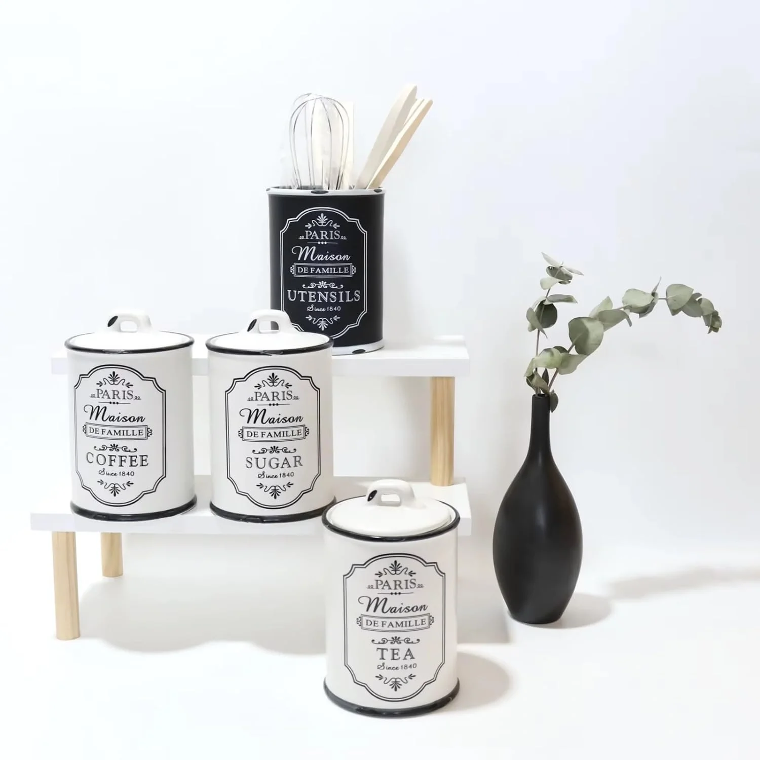 ست ظروف سرامیکی آشپزخانه Maestro - ظروف نگهداری قهوه، چای و شکر درب دار، ظروف ذخیره سازی به سبک فرانسوی قدیمی، مینای سفید عتیقه، دکوراسیون روستایی برای روی کابینت، ست 3 عددی ست ظروف سرامیکی آشپزخانه Maestro - ظروف نگهداری قهوه، چای و شکر درب دار، ظروف ذخیره سازی به سبک فرانسوی قدیمی، مینای سفید عتیقه، دکوراسیون روستایی برای روی کابینت، ست 3 عددی