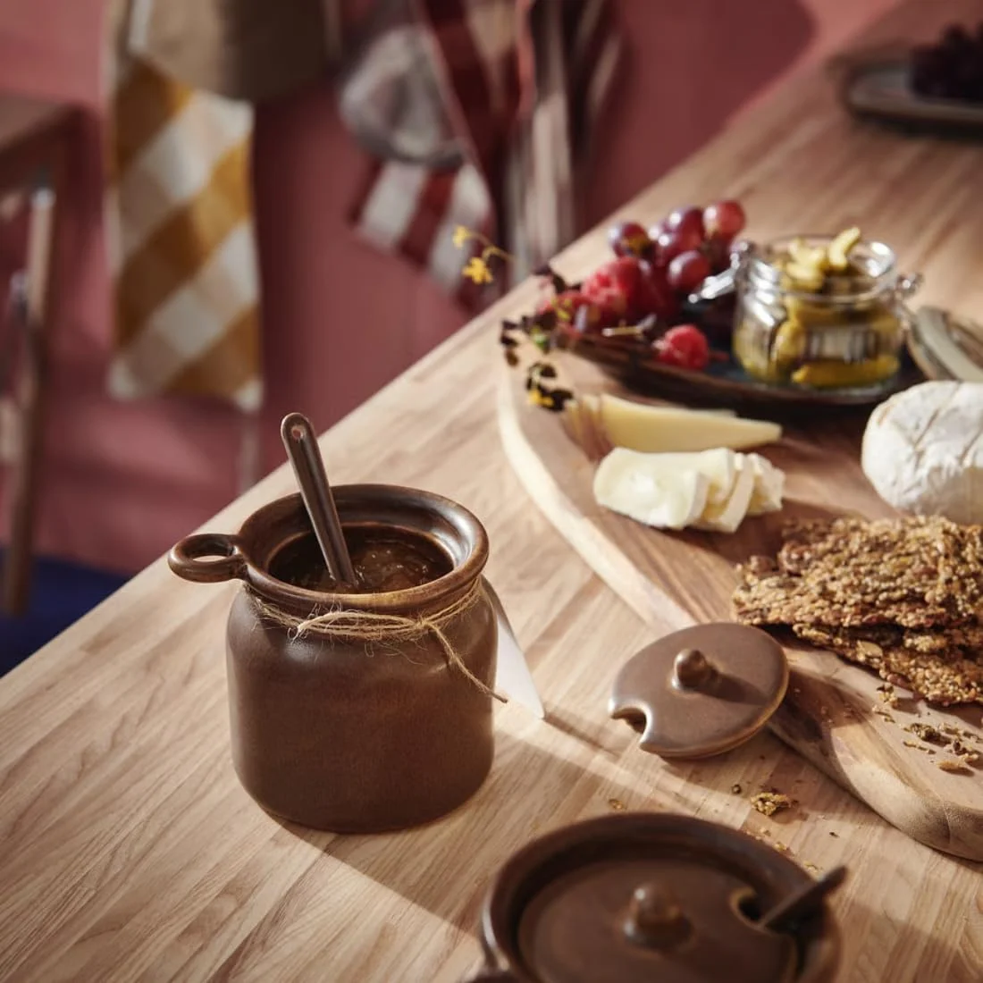 ظرف سرامیکی ایکیا مدل KÖSSEBÄR با درب و قاشق، قهوه ای، 0.3 لیتر ظرف سرامیکی ایکیا مدل KÖSSEBÄR با درب و قاشق، قهوه ای، 0.3 لیتر