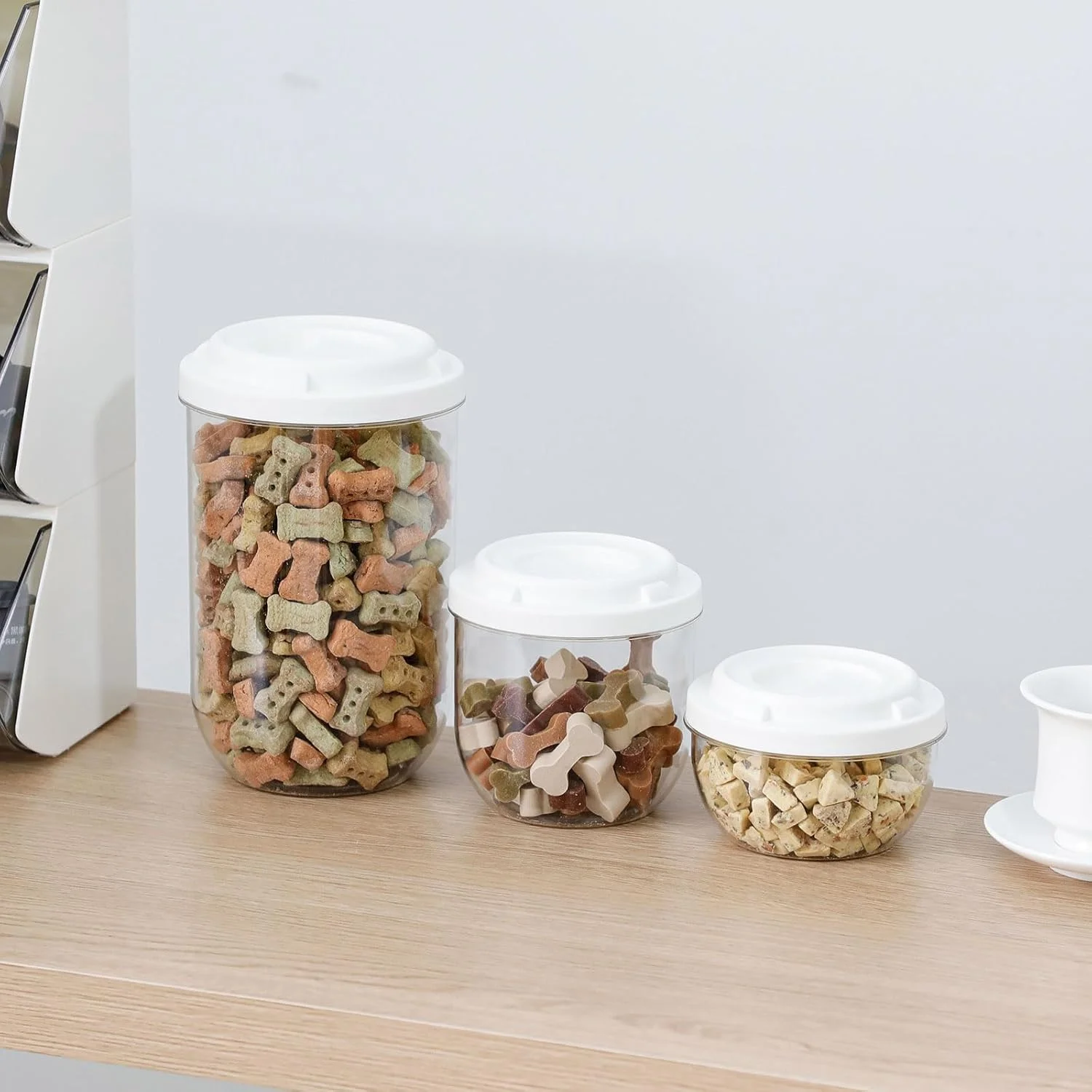 ظروف نگهداری غذای حیوانات خانگی NINEWEEN، 6 تکه، شیشه های شفاف نگهداری تشویقی سگ و گربه با درب، جعبه های قابل حمل برای نگهداری اسنک و کوکی برای آشپزخانه، کابینت، پیشخوان و انبار ظروف نگهداری غذای حیوانات خانگی NINEWEEN، 6 تکه، شیشه های شفاف نگهداری تشویقی سگ و گربه با درب، جعبه های قابل حمل برای نگهداری اسنک و کوکی برای آشپزخانه، کابینت، پیشخوان و انبار