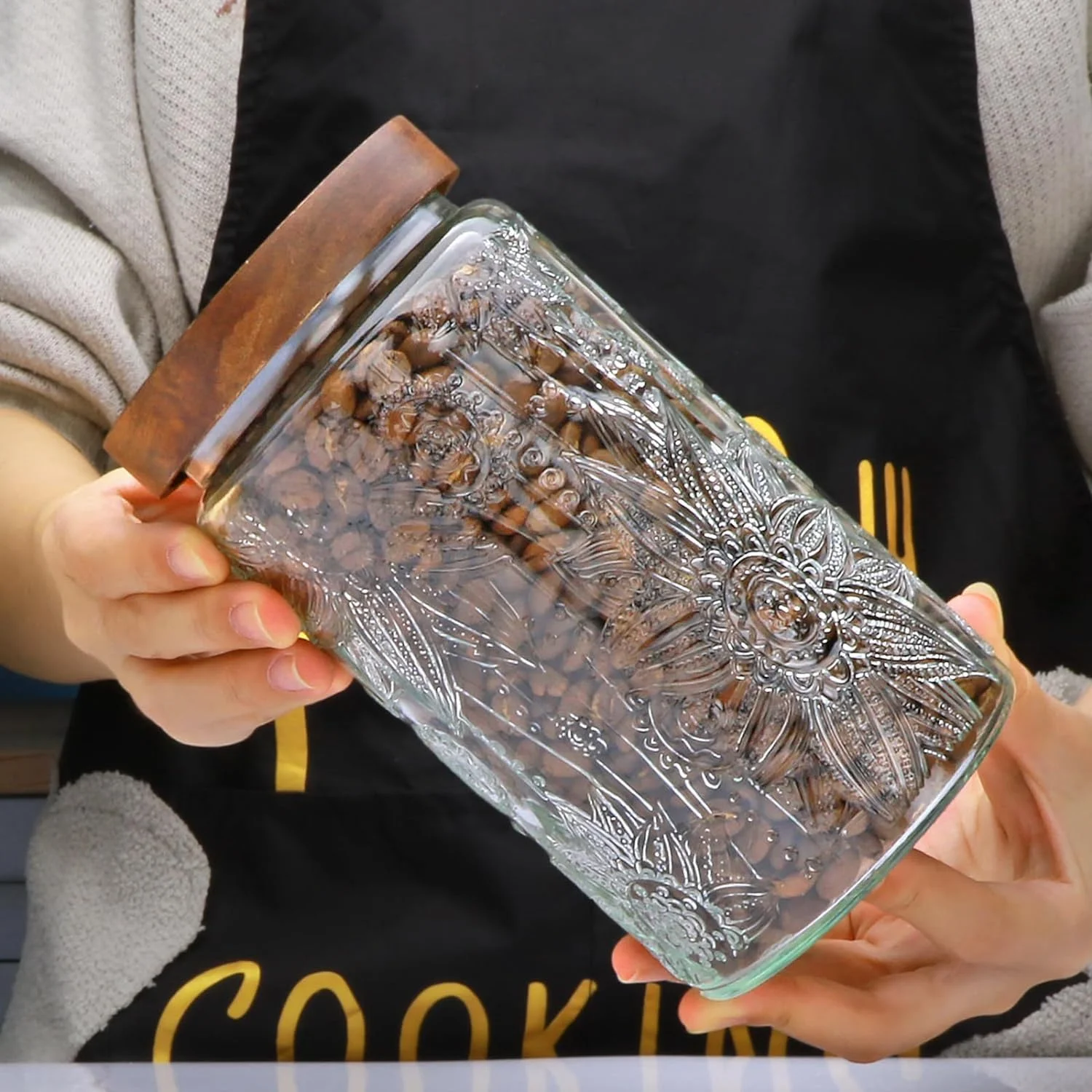 ست 4 عددی شیشه های ذخیره سازی DOOKOO، 700 میلی لیتر، شیشه های درب دار، شیشه های ذخیره سازی مواد غذایی درب چوبی، ظروف شیشه ای نگهداری مواد غذایی برای پیشخوان آشپزخانه، انبار، قهوه، چای، شکر، کلوچه، آبنبات ست 4 عددی شیشه های ذخیره سازی DOOKOO، 700 میلی لیتر، شیشه های درب دار، شیشه های ذخیره سازی مواد غذایی درب چوبی، ظروف شیشه ای نگهداری مواد غذایی برای پیشخوان آشپزخانه، انبار، قهوه، چای، شکر، کلوچه، آبنبات