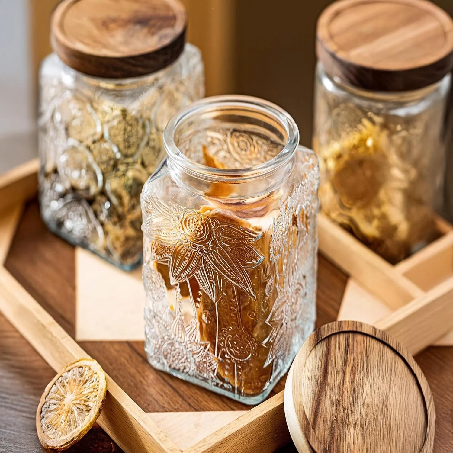 ظروف شیشه ای ذخیره سازی کاستد با درب محکم، ظرف 1035 میلی لیتری برای پیشخوان آشپزخانه با درب چوبی، شکر قهوه ای، آب نبات، قهوه، کلوچه، نمک، چای، شیشه زیبا (آفتابگردان مربع بزرگ)