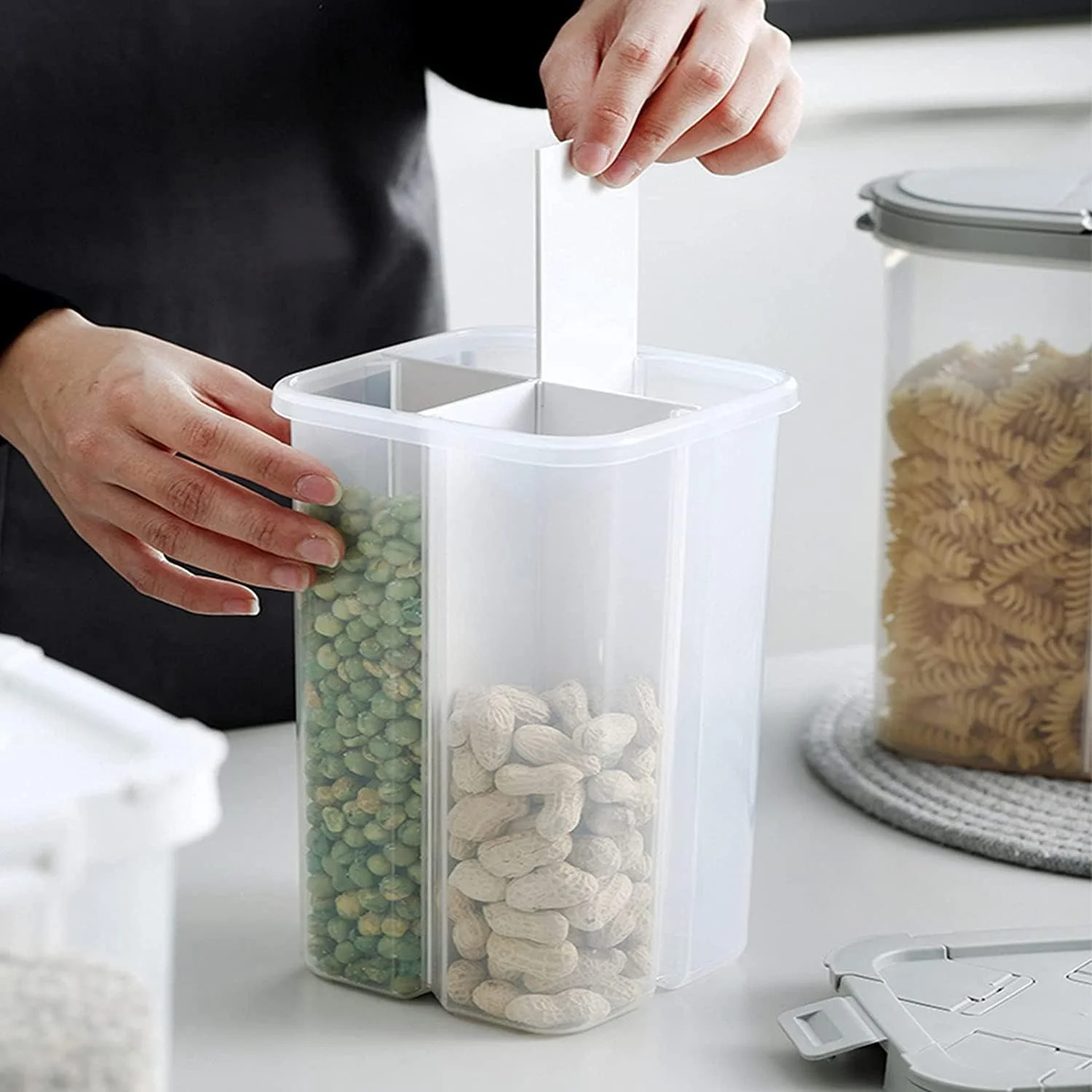 ظرف نگهداری غلات و مواد غذایی خشک پریمیفای، ظرف چهار قسمتی 2.3 لیتری با درب و جداکننده متحرک، ظروف پلاستیکی آشپزخانه بدون BPA ظرف نگهداری غلات و مواد غذایی خشک پریمیفای، ظرف چهار قسمتی 2.3 لیتری با درب و جداکننده متحرک، ظروف پلاستیکی آشپزخانه بدون BPA