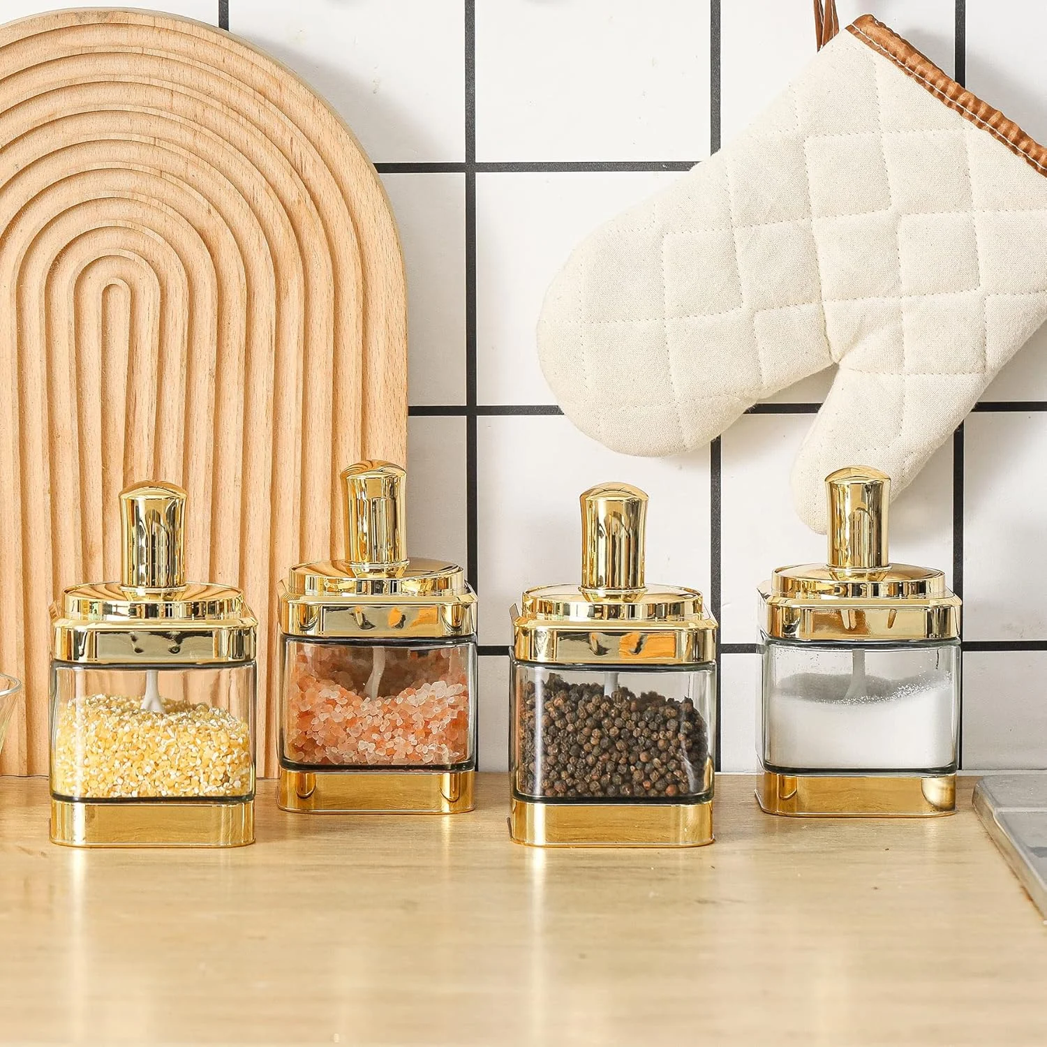 ظروف ادویه شیشه ای BETTWILL، ظروف درب دار و قاشق دار (320 میلی لیتر)، ظرف نمک طلایی، ست 2 عددی جعبه چاشنی برای شکر، فلفل، مناسب برای پیشخوان آشپزخانه، ظرف شکر قهوه ای. ظروف ادویه شیشه ای BETTWILL، ظروف درب دار و قاشق دار (320 میلی لیتر)، ظرف نمک طلایی، ست 2 عددی جعبه چاشنی برای شکر، فلفل، مناسب برای پیشخوان آشپزخانه، ظرف شکر قهوه ای.