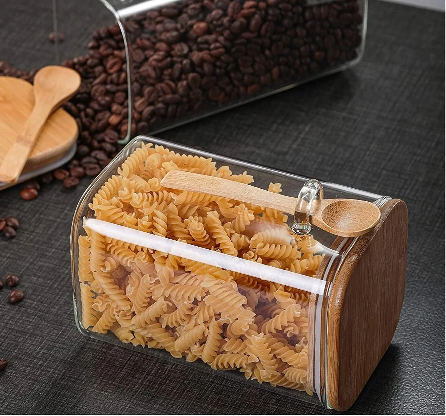 شیشه مربعی با درب بامبو و قاشق 600 میلی لیتر، شیشه های ذخیره سازی مربعی با درب های چوبی هواگیر، شیشه های کوچک با برچسب و هواگیر برای آشپزخانه، شکر، نمک، قهوه، چای و سایر مواد غذایی خشک (3 عدد)