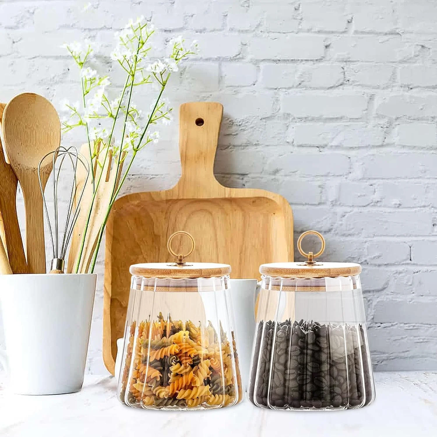 ست 2 عددی ظروف شیشه ای ذخیره سازی Azonee با درب بامبو و دسته فلزی، مناسب برای چای، قهوه، شکر، ظروف تزئینی نگهداری مواد غذایی، ظروف مخروطی 650 میلی لیتری برای انبار