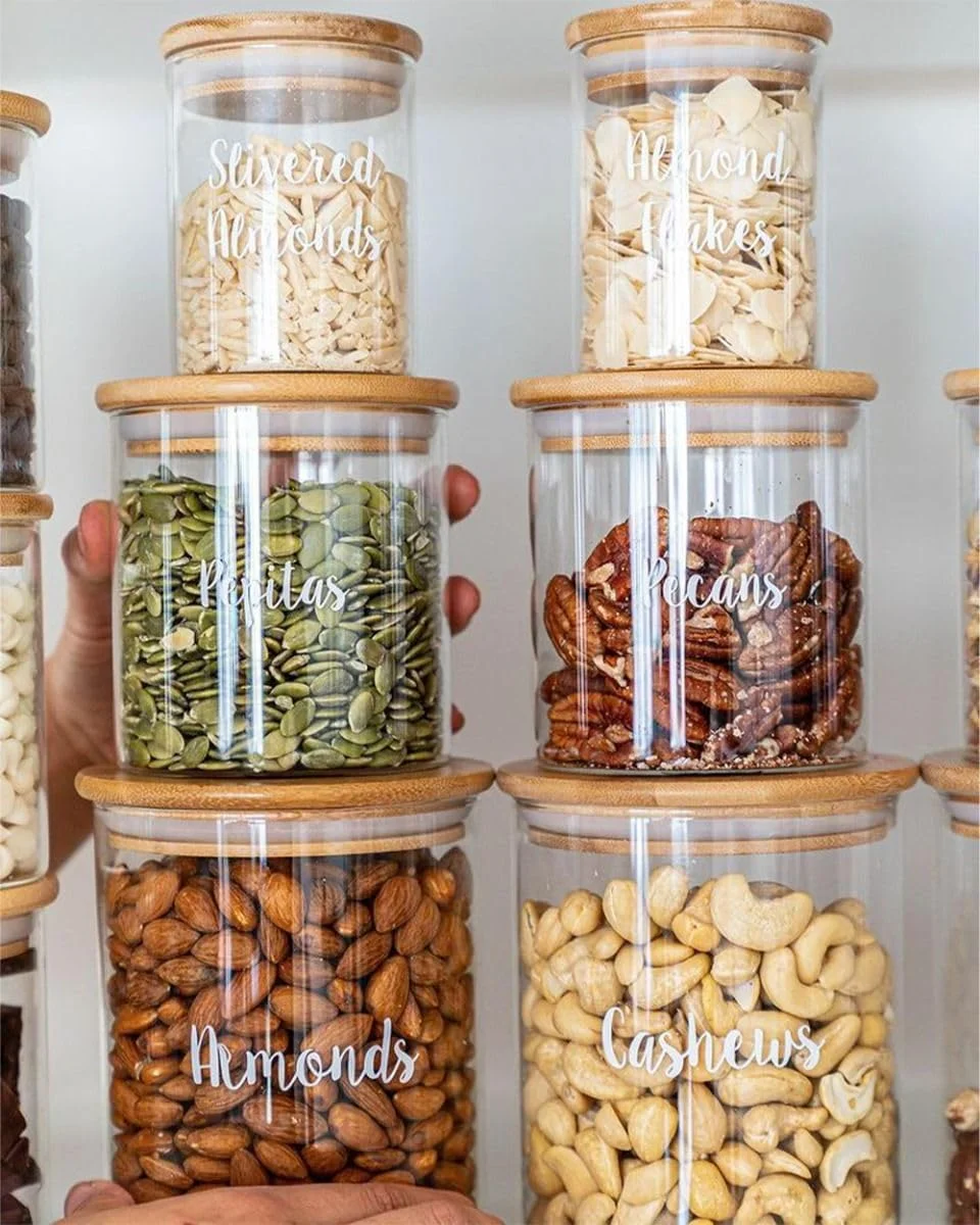 ظرف شیشه ای گرد 3 لیتری درب بامبو Honey Bee، شیشه بوروسیلیکات بالا بدون BPA، راه حل سازگار با محیط زیست برای نگهداری مواد غذایی در انبار و آشپزخانه