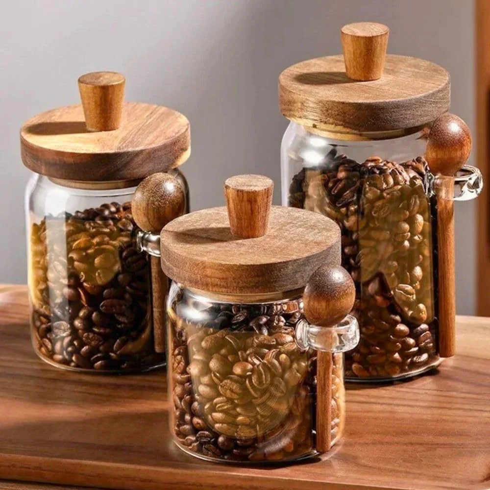 ظرف شیشه ای نگهداری مواد غذایی 1CHASE با درب و قاشق چوبی اقاقیا - ظرف دربسته برای قهوه، چای، شکر، ادویه جات و مواد غذایی خشک - 400 میلی لیتر / 600 میلی لیتر / 800 میلی لیتر
