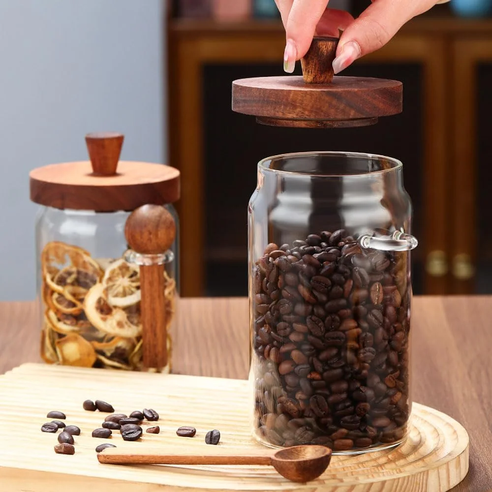ظرف شیشه ای با درب چوبی و پیمانه، ظرف قهوه 600 میلی لیتری، ظروف شیشه ای نگهداری مواد غذایی، مناسب برای ادویه جات، حبوبات، مواد خشک و چای