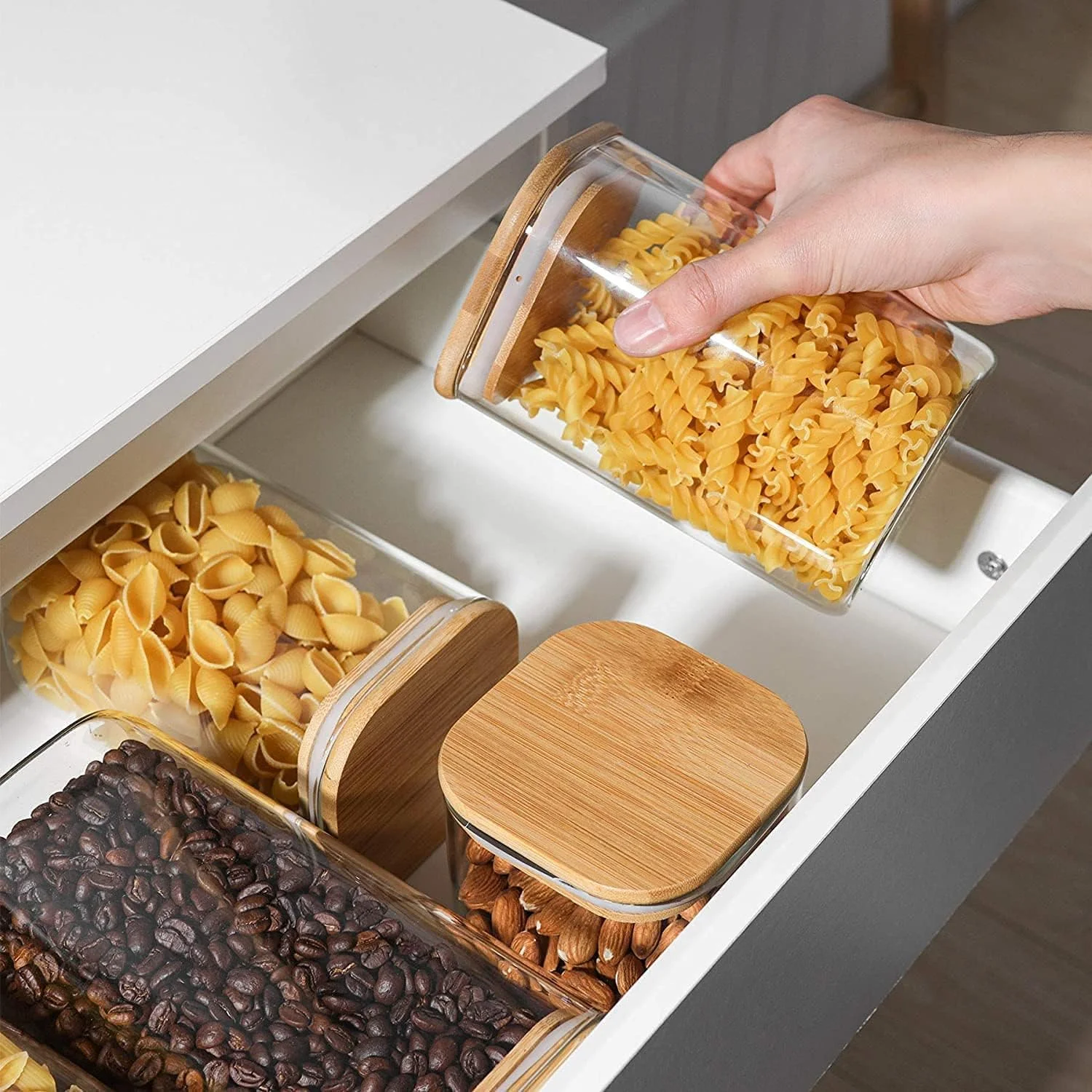 ست 6 عددی ظروف نگهداری مواد غذایی مربعی 1CHASE با درب بامبو هواگیر، ظروف نگهداری قابل چیدن برای آشپزخانه و انبار، ایده آل برای قهوه، چای، کلوچه، آبنبات، آجیل، ادویه جات، غلات، 900/1100 میلی لیتر ست 6 عددی ظروف نگهداری مواد غذایی مربعی 1CHASE با درب بامبو هواگیر، ظروف نگهداری قابل چیدن برای آشپزخانه و انبار، ایده آل برای قهوه، چای، کلوچه، آبنبات، آجیل، ادویه جات، غلات، 900/1100 میلی لیتر