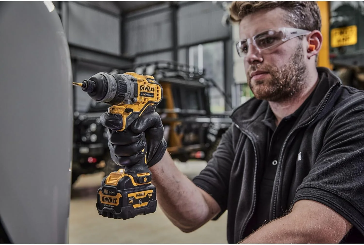 دریل پیچ گوشتی چند منظوره براشلس 12 ولت 57 نیوتن متری DEWALT XR به همراه 2 باتری لیتیوم-یون 3 آمپر ساعتی و کیف TSTAK