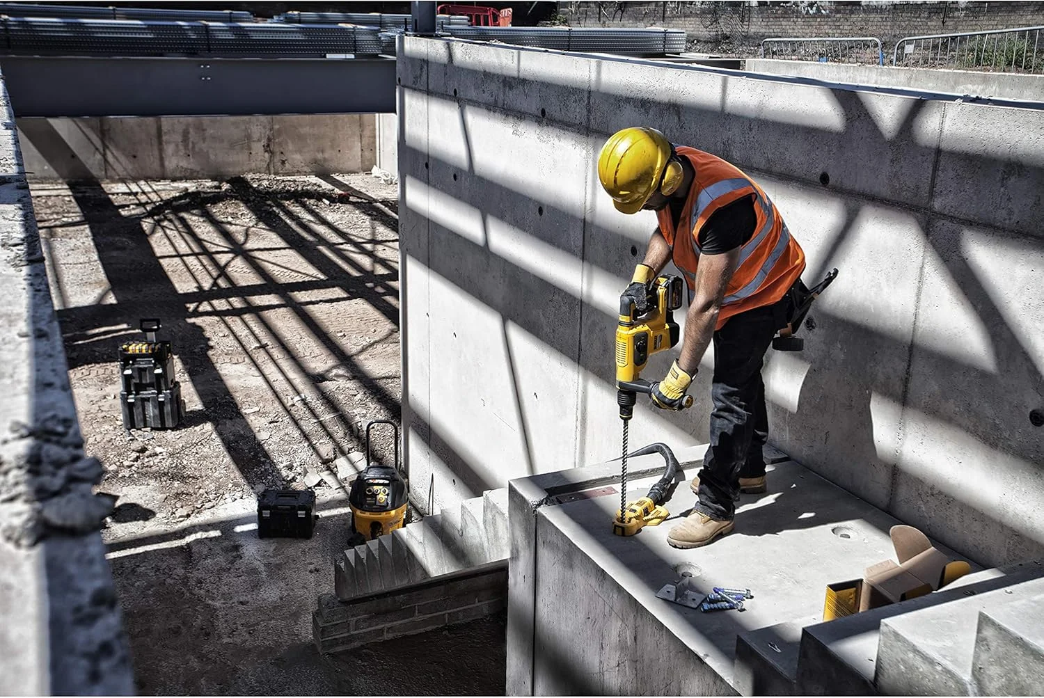 دریل چکشی DeWalt DT60847-QZ، سایز واحد