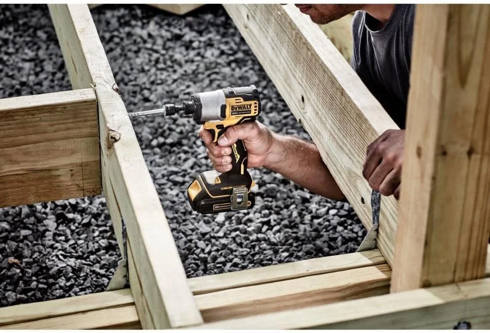 دریل پیچ گوشتی ضربه ای شارژی براشلس 20 ولت مکس DEWALT، درایو 1/4 اینچ (فقط ابزار) (DCF840B)