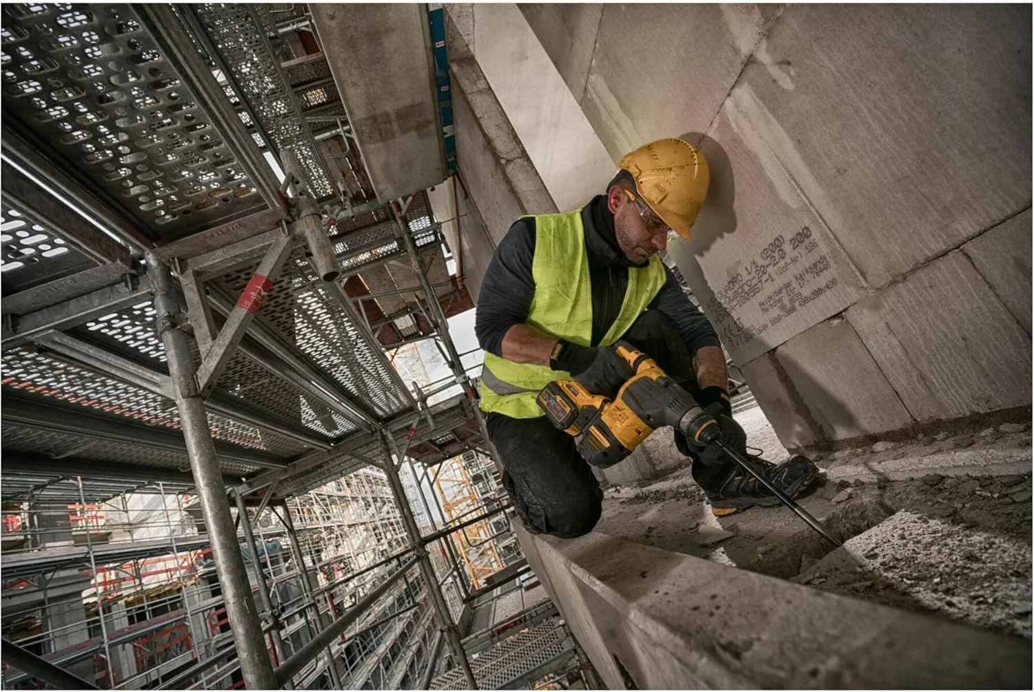 DEWALT DCH333X2-QW - چکش تخریب بادی بدون جاروبک XR FLEXVOLT 54V DEWALT DCH333X2-QW - چکش تخریب بادی بدون جاروبک XR FLEXVOLT 54V