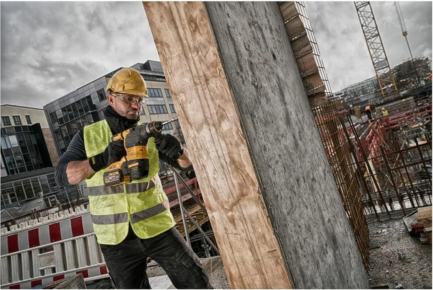 DEWALT DCH333X2-QW - چکش تخریب بادی بدون جاروبک XR FLEXVOLT 54V DEWALT DCH333X2-QW - چکش تخریب بادی بدون جاروبک XR FLEXVOLT 54V