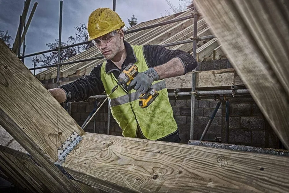 دریل پیچ گوشتی ضربه ای براشلس XR 18 ولت دیوالت مدل DCF887D2-QW، مشکی/زرد دریل پیچ گوشتی ضربه ای براشلس XR 18 ولت دیوالت مدل DCF887D2-QW، مشکی/زرد