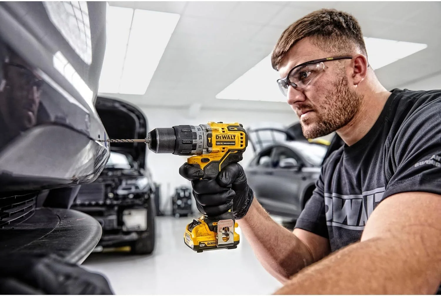 دریل ضربه ای شارژی DEWALT DCD706D2-QW، 12 ولت/2 آمپر ساعت، مشکی/زرد
