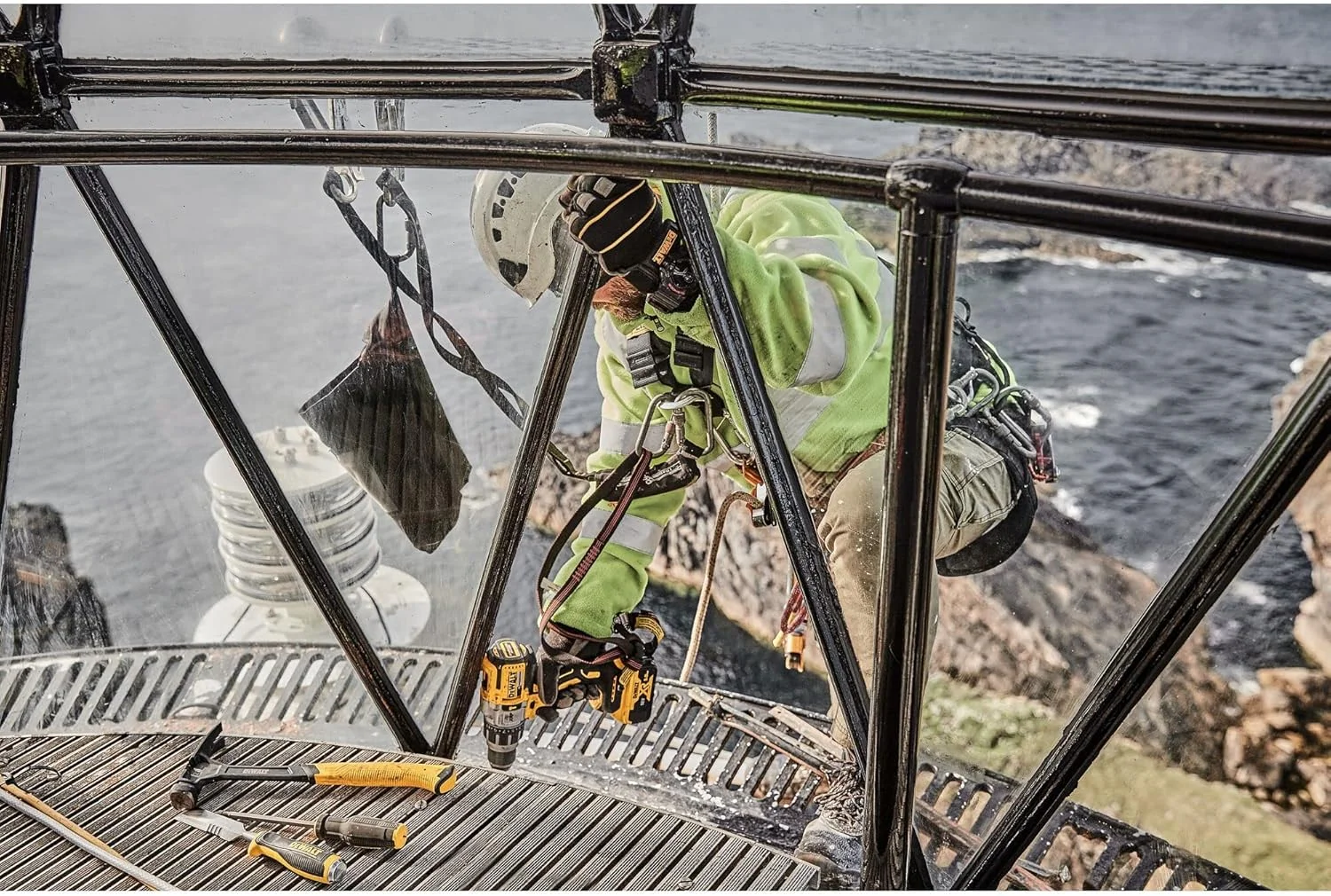 دریل چکشی براشلس Dewalt DCD996P2 XR به همراه 2 عدد باتری 5.0 آمپر 18 ولت، زرد/مشکی، ست 7 عددی دریل چکشی براشلس Dewalt DCD996P2 XR به همراه 2 عدد باتری 5.0 آمپر 18 ولت، زرد/مشکی، ست 7 عددی