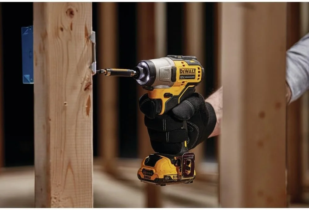 دریل پیچ گوشتی ضربه ای شارژی 12 ولت مکس* DEWALT XTREME، بی سیم، 1/4 اینچ، فقط ابزار (DCF801B)