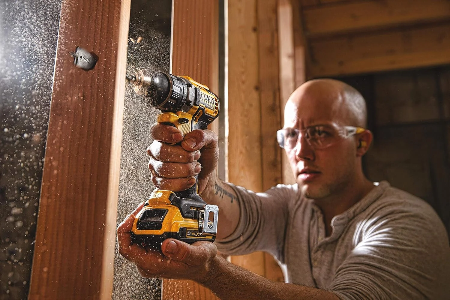 دریل شارژی براشلس компакт DeWalt 18V XR - مدل DCD791P2-GB دریل شارژی براشلس компакт DeWalt 18V XR - مدل DCD791P2-GB