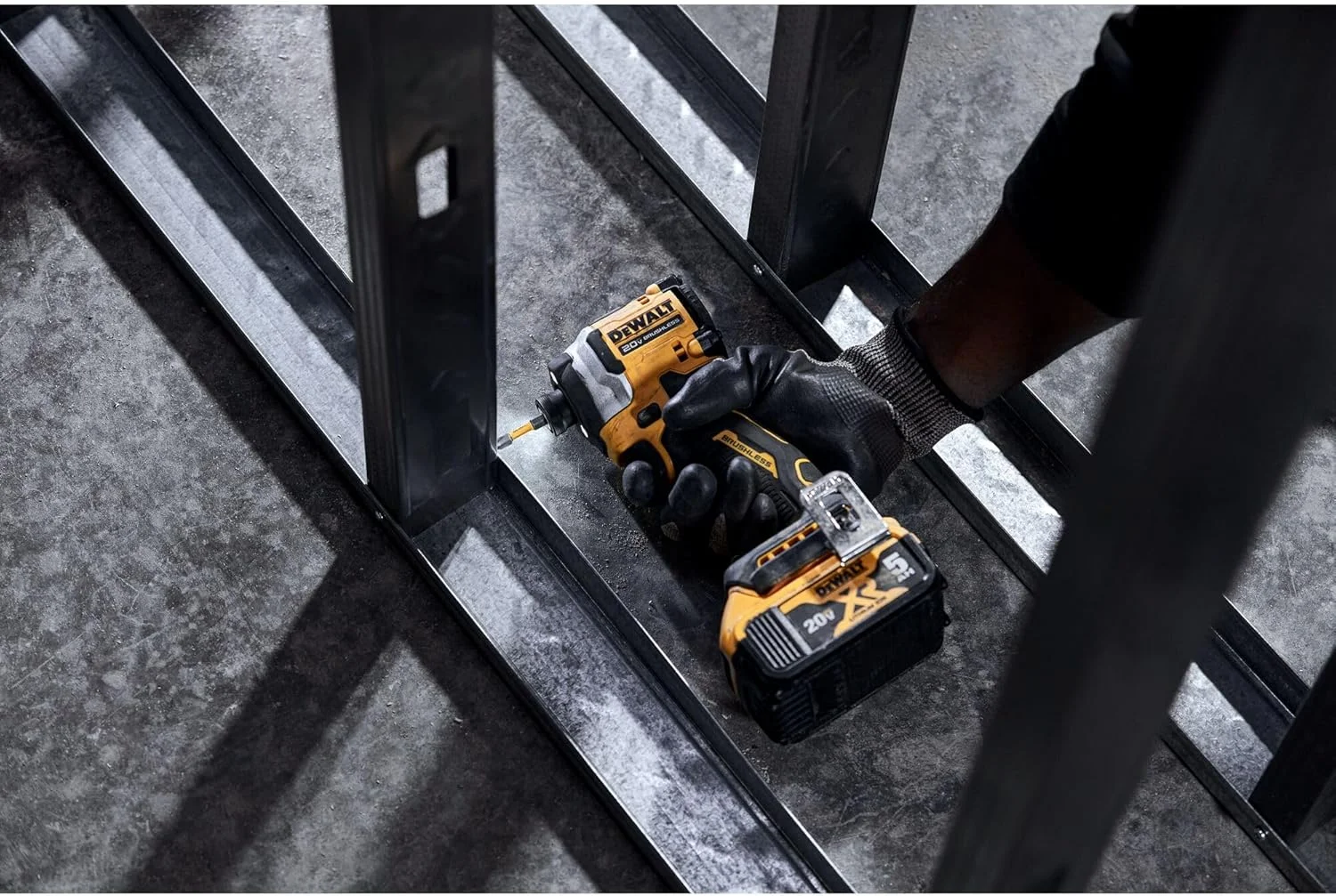 دریل پیچ گوشتی ضربه ای شارژی 20 ولت Dewalt DCF850P1 ATOMIC، براشلس، لیتیوم-یون، 1/4 اینچ، 3 سرعته (5 آمپر ساعت) دریل پیچ گوشتی ضربه ای شارژی 20 ولت Dewalt DCF850P1 ATOMIC، براشلس، لیتیوم-یون، 1/4 اینچ، 3 سرعته (5 آمپر ساعت)