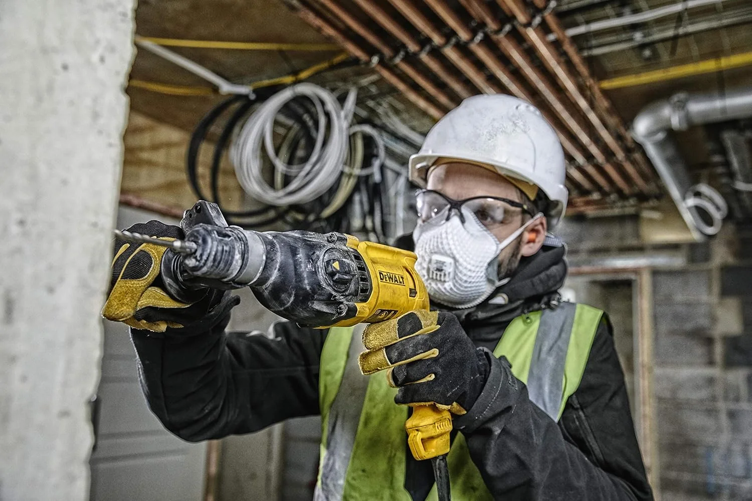 دریل بتن کن 710 وات سه حالته SDS Plus دیوالت مدل D25033C به همراه سه نظام 13 میلی متری اضافی دریل بتن کن 710 وات سه حالته SDS Plus دیوالت مدل D25033C به همراه سه نظام 13 میلی متری اضافی