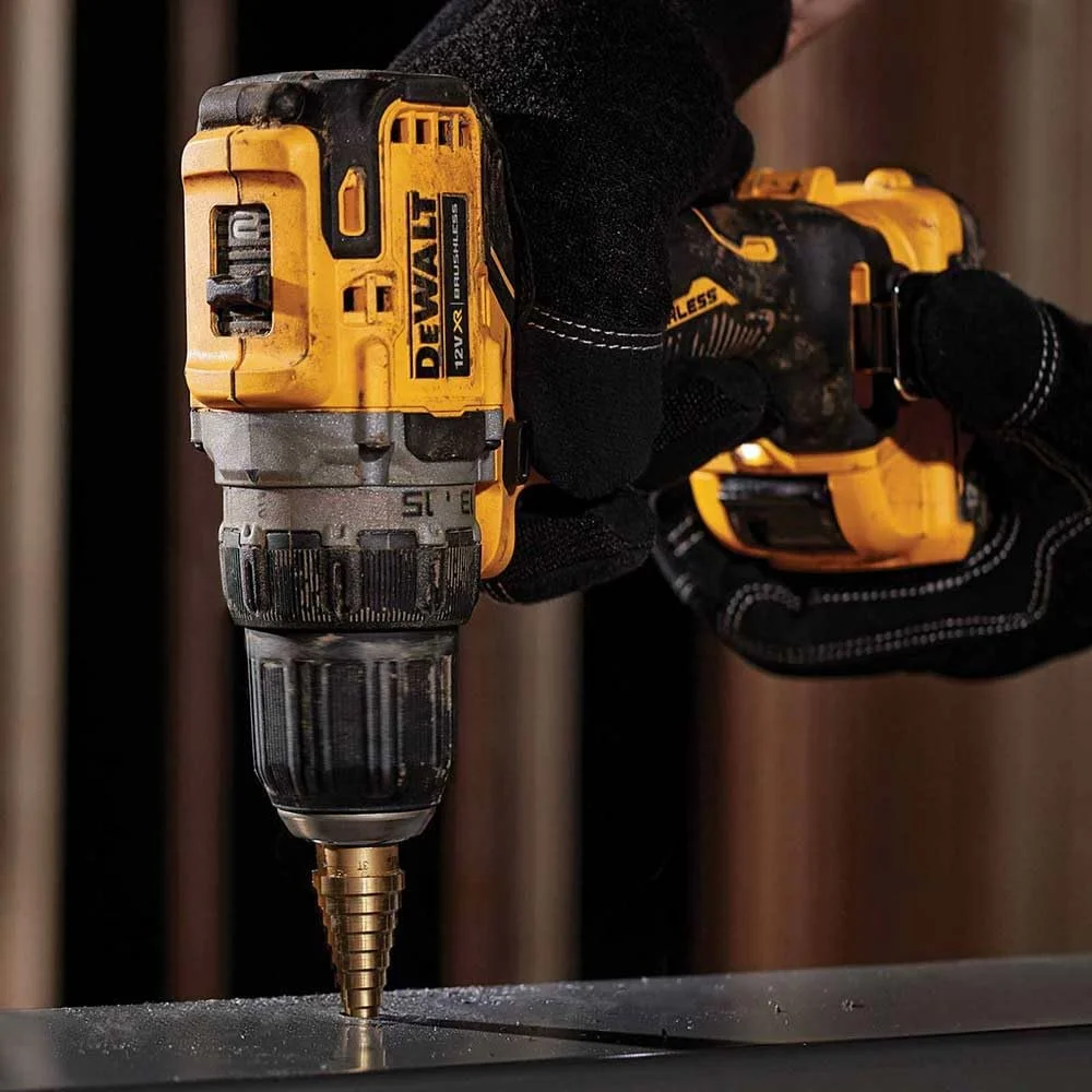 دریل پیچ گوشتی شارژی براشلس 12 ولت DeWalt، جمع و جور، بی سیم، 2 عدد باتری 2 آمپر ساعت و شارژر، زرد/مشکی، DCD701D2-GB دریل پیچ گوشتی شارژی براشلس 12 ولت DeWalt، جمع و جور، بی سیم، 2 عدد باتری 2 آمپر ساعت و شارژر، زرد/مشکی، DCD701D2-GB