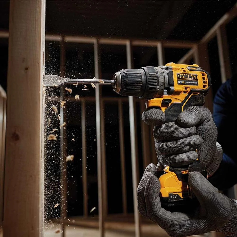دریل پیچ گوشتی شارژی براشلس 12 ولت DeWalt، جمع و جور، بی سیم، 2 عدد باتری 2 آمپر ساعت و شارژر، زرد/مشکی، DCD701D2-GB دریل پیچ گوشتی شارژی براشلس 12 ولت DeWalt، جمع و جور، بی سیم، 2 عدد باتری 2 آمپر ساعت و شارژر، زرد/مشکی، DCD701D2-GB