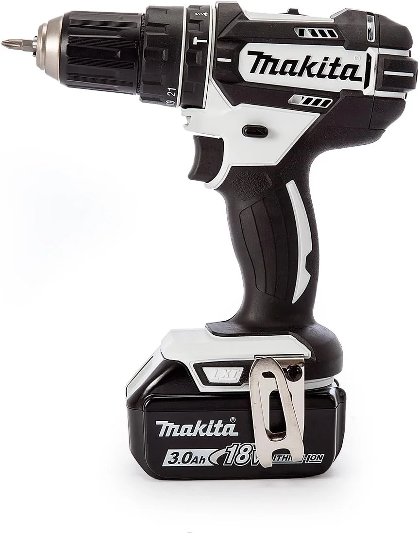 دریل چکشی (نسخه سفید و مشکی) 62 نیوتن متر به همراه 2 عدد باتری 3.0 آمپر ساعت و شارژر DC18RC در جعبه ماکپاک