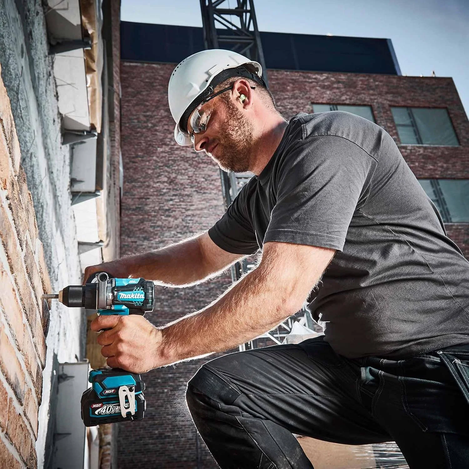 دریل چکشی شارژی براشلس ماکیتا مدل HP001GZ01، 40 ولت مجهز به جعبه حمل Makpac (باتری و شارژر شامل نمی شود) دریل چکشی شارژی براشلس ماکیتا مدل HP001GZ01، 40 ولت مجهز به جعبه حمل Makpac (باتری و شارژر شامل نمی شود)