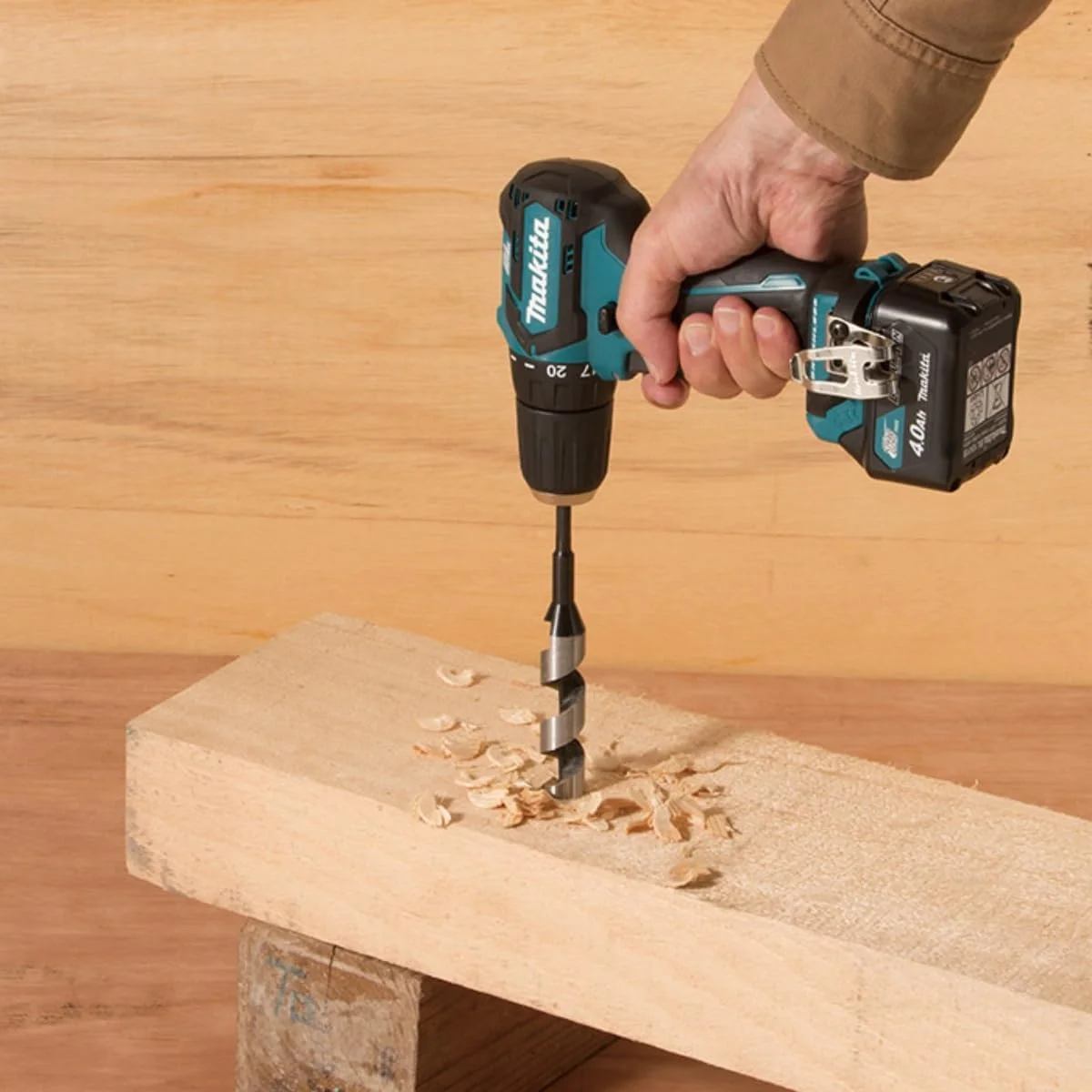 دریل پیچ گوشتی شارژی 10.8 ولت ماکیتا مدل DF332DZ دریل پیچ گوشتی شارژی 10.8 ولت ماکیتا مدل DF332DZ