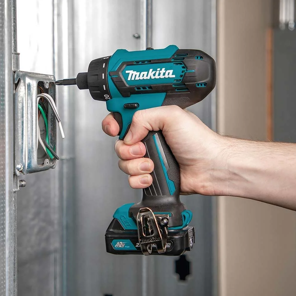 دریل پیچ گوشتی شارژی ماکیتا مدل DF033DWAE 12V Max Li-Ion CXT به همراه 2 عدد باتری 2.0 آمپر ساعتی Li-Ion و شارژر عرضه شده در جعبه حمل دریل پیچ گوشتی شارژی ماکیتا مدل DF033DWAE 12V Max Li-Ion CXT به همراه 2 عدد باتری 2.0 آمپر ساعتی Li-Ion و شارژر عرضه شده در جعبه حمل