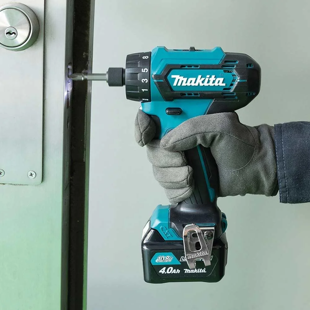 دریل پیچ گوشتی شارژی ماکیتا مدل DF033DWAE 12V Max Li-Ion CXT به همراه 2 عدد باتری 2.0 آمپر ساعتی Li-Ion و شارژر عرضه شده در جعبه حمل دریل پیچ گوشتی شارژی ماکیتا مدل DF033DWAE 12V Max Li-Ion CXT به همراه 2 عدد باتری 2.0 آمپر ساعتی Li-Ion و شارژر عرضه شده در جعبه حمل