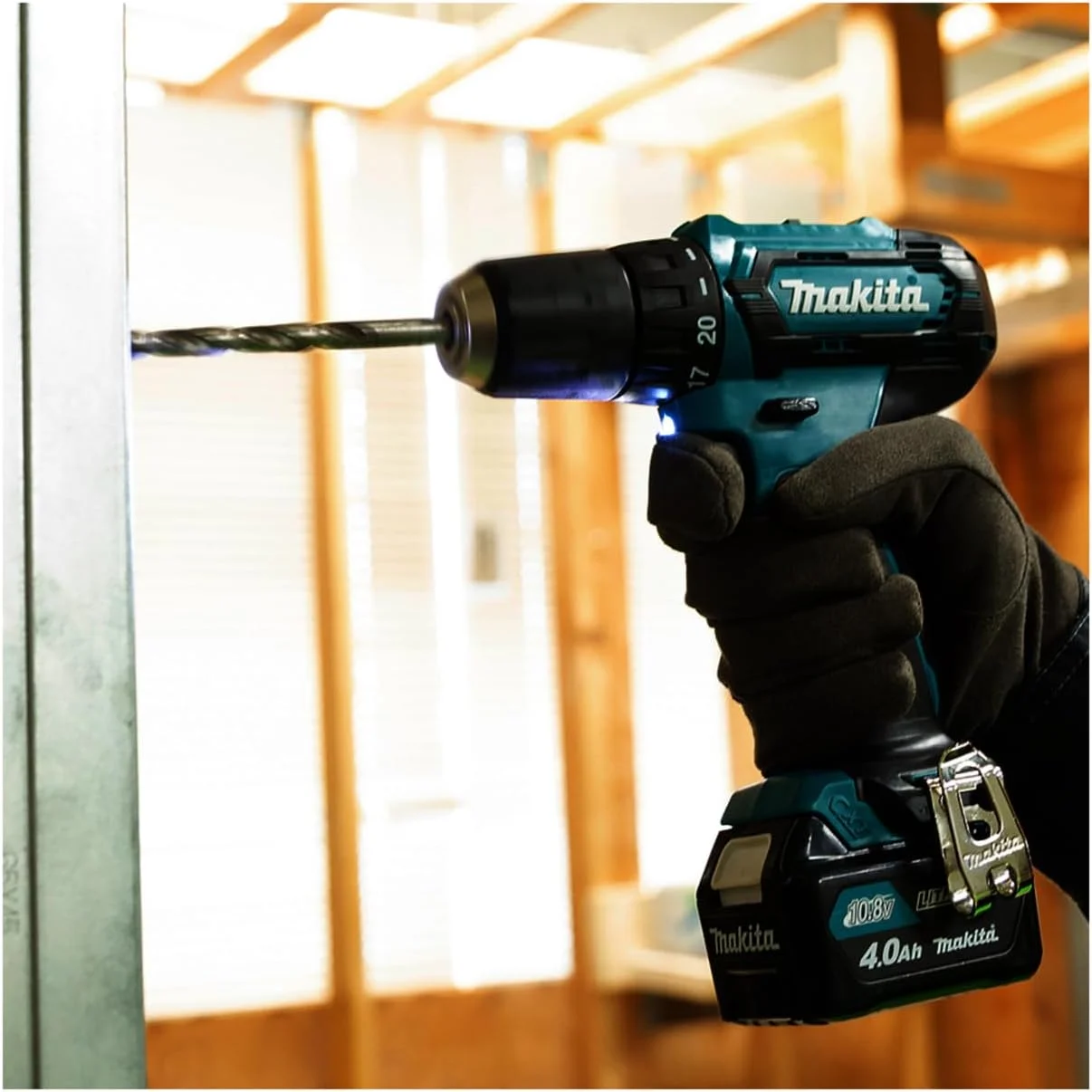 دریل پیچ گوشتی شارژی 12 ولت ماکیتا مدل DF333DWAE به همراه 2 عدد باتری 2.0 آمپر لیتیوم یون و شارژر عرضه شده در کیف حمل دریل پیچ گوشتی شارژی 12 ولت ماکیتا مدل DF333DWAE به همراه 2 عدد باتری 2.0 آمپر لیتیوم یون و شارژر عرضه شده در کیف حمل