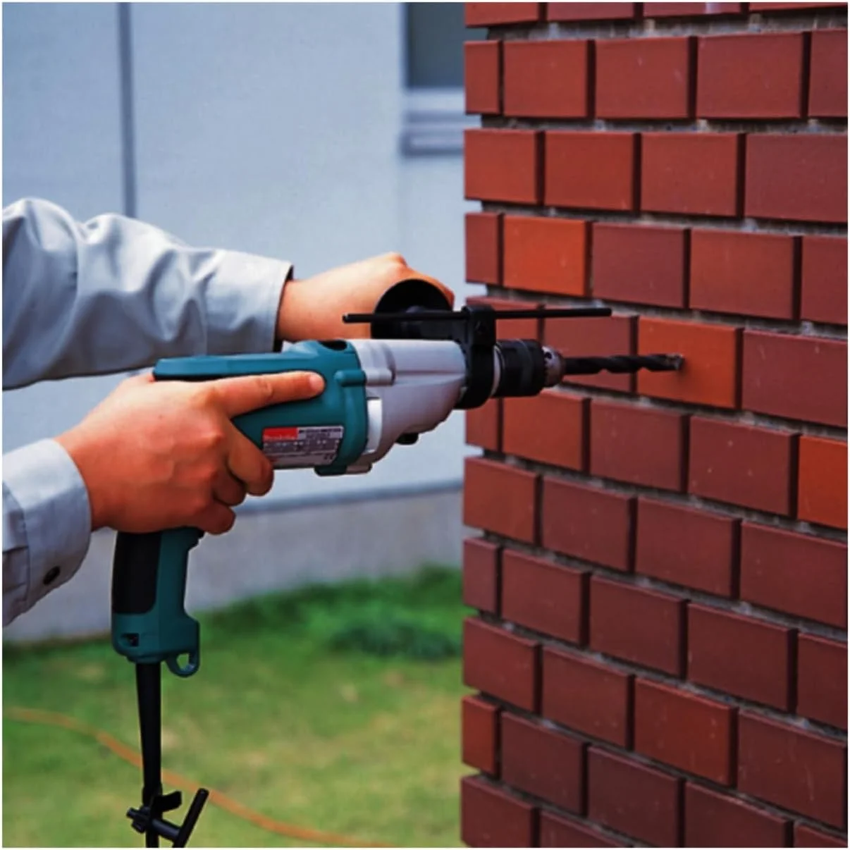 دریل چکشی برقی ماکیتا مدل HP2050 با توان 720 وات و ظرفیت 16 میلی متر