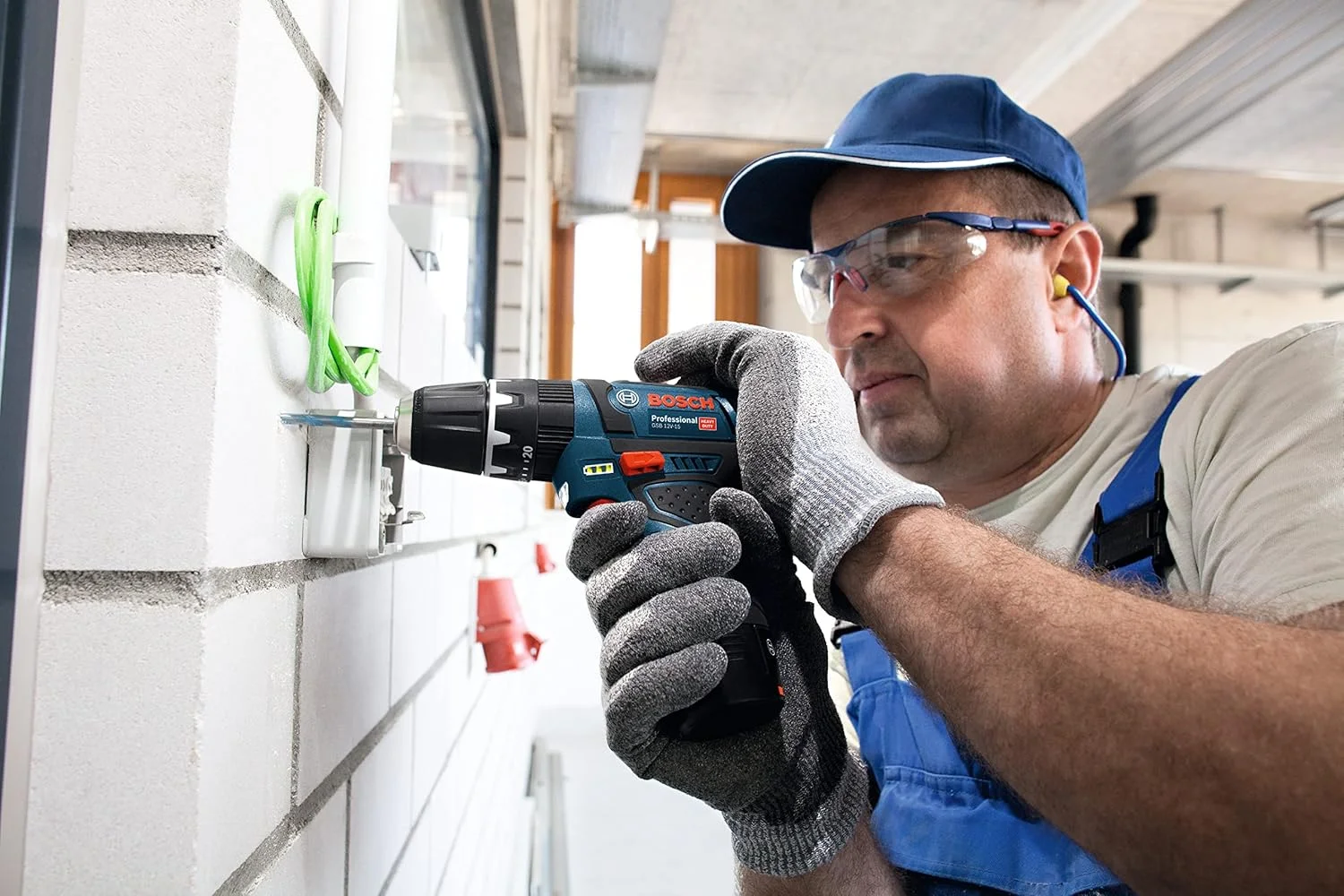 دریل چکشی شارژی بوش پروفشنال 12V System GSB 12V-15 (شامل 2 عدد باتری 2.0 آمپر ساعتی، شارژر سریع GAL 12V-40، هولستر، در L-BoxX)