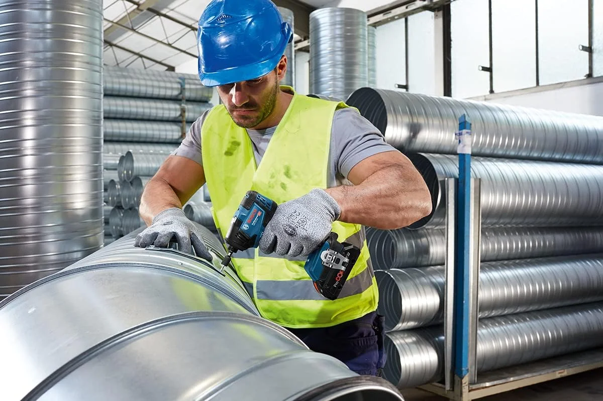 دریل پیچ گوشتی ضربه ای شارژی بوش پروفشنال مدل GDR 18V-200، آبی دریل پیچ گوشتی ضربه ای شارژی بوش پروفشنال مدل GDR 18V-200، آبی