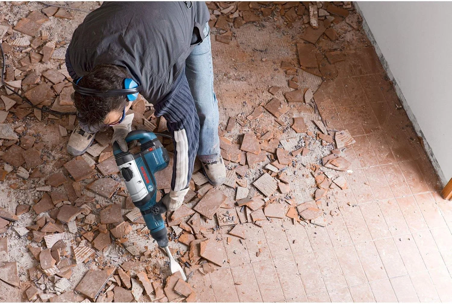 چکش تخریب بوش مدل Professional Gsh 7 Vc با سیم 240 ولت و قلم گیر SDS Max چکش تخریب بوش مدل Professional Gsh 7 Vc با سیم 240 ولت و قلم گیر SDS Max