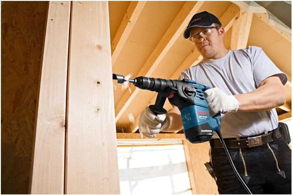 دریل چکشی بوش پروفشنال GBH 3-28 DRE به همراه دسته کمکی، عمق سنج 210 میلی متر، تیوب گریس، پارچه تمیز کننده، کیف ابزار دریل چکشی بوش پروفشنال GBH 3-28 DRE به همراه دسته کمکی، عمق سنج 210 میلی متر، تیوب گریس، پارچه تمیز کننده، کیف ابزار