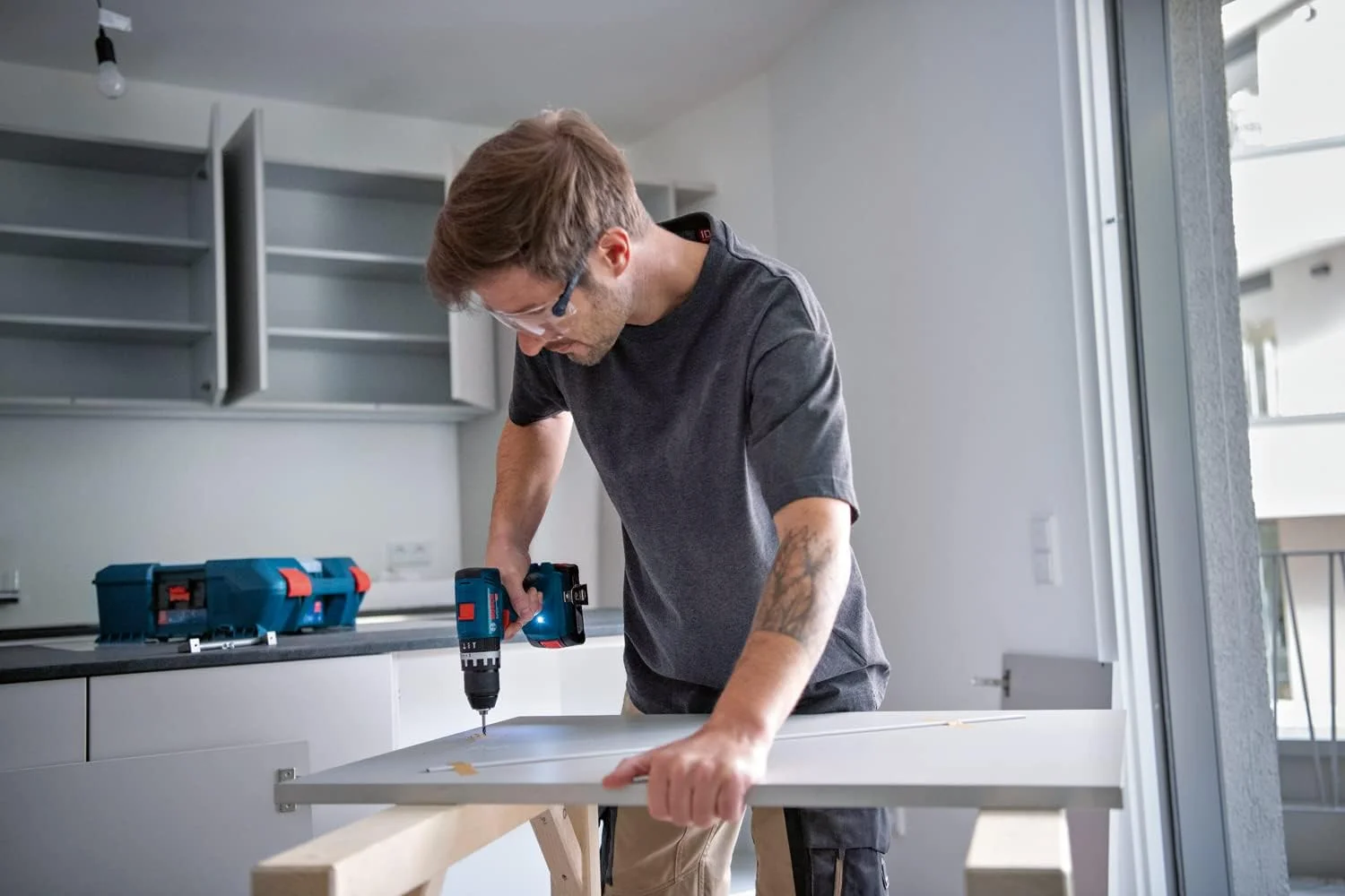 دریل چکشی شارژی بوش پروفشنال 18 ولت مدل GSB 18V-45 (سرعت 1900 دور در دقیقه، بدون باتری و شارژر، در جعبه L-BOXX)، 06019K3301، آبی