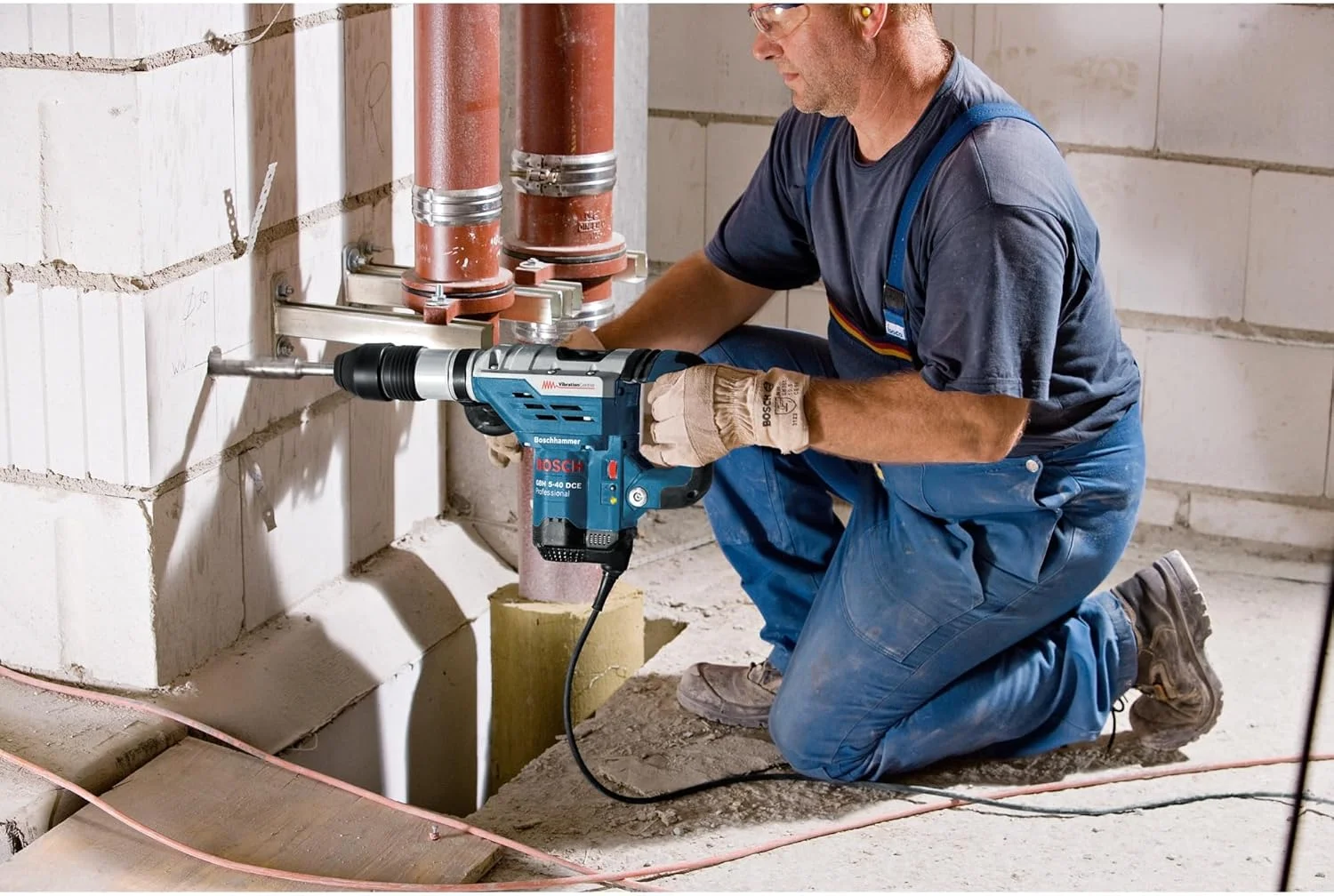 چکش تخریب بوش پروفشنال GBH 5-40 DCE (1150 وات، انرژی ضربه 8.8 ژول، نرخ ضربه 1500–3050 دور در دقیقه، در جعبه حمل)