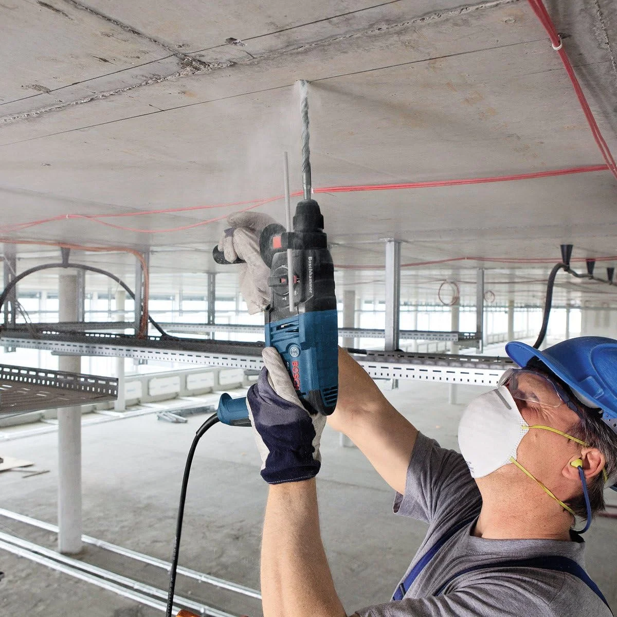 دریل بتن کن بوش پروفشنال GBH 2-20 D با سیم 240 ولت SDS Plus، آبی سرمه ای دریل بتن کن بوش پروفشنال GBH 2-20 D با سیم 240 ولت SDS Plus، آبی سرمه ای