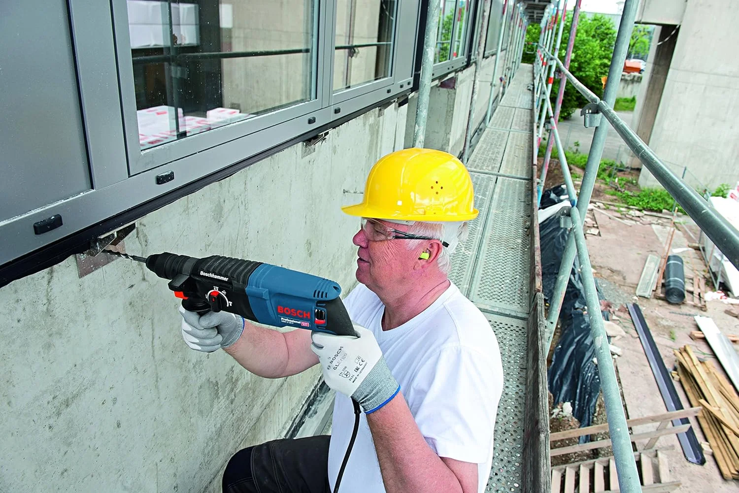 چکش تخریب بوش پروفشنال GBH 2-26 F (230 ولت، SDS-Plus، 830 وات، 2.7 ژول، شامل دسته کمکی، سه نظام تعویض سریع، میله عمق سنج، سه نظام SDS Plus با قابلیت تعویض سریع، کیف حمل)