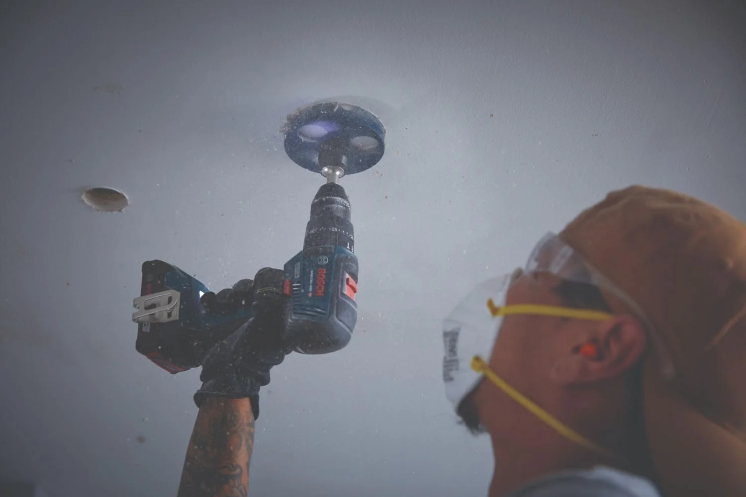 دریل/پیچ گوشتی چکشی براشلس 18 ولت بوش مدل GSB18V-490N با موتور EC و درایو 1/2 اینچ (فقط بدنه)