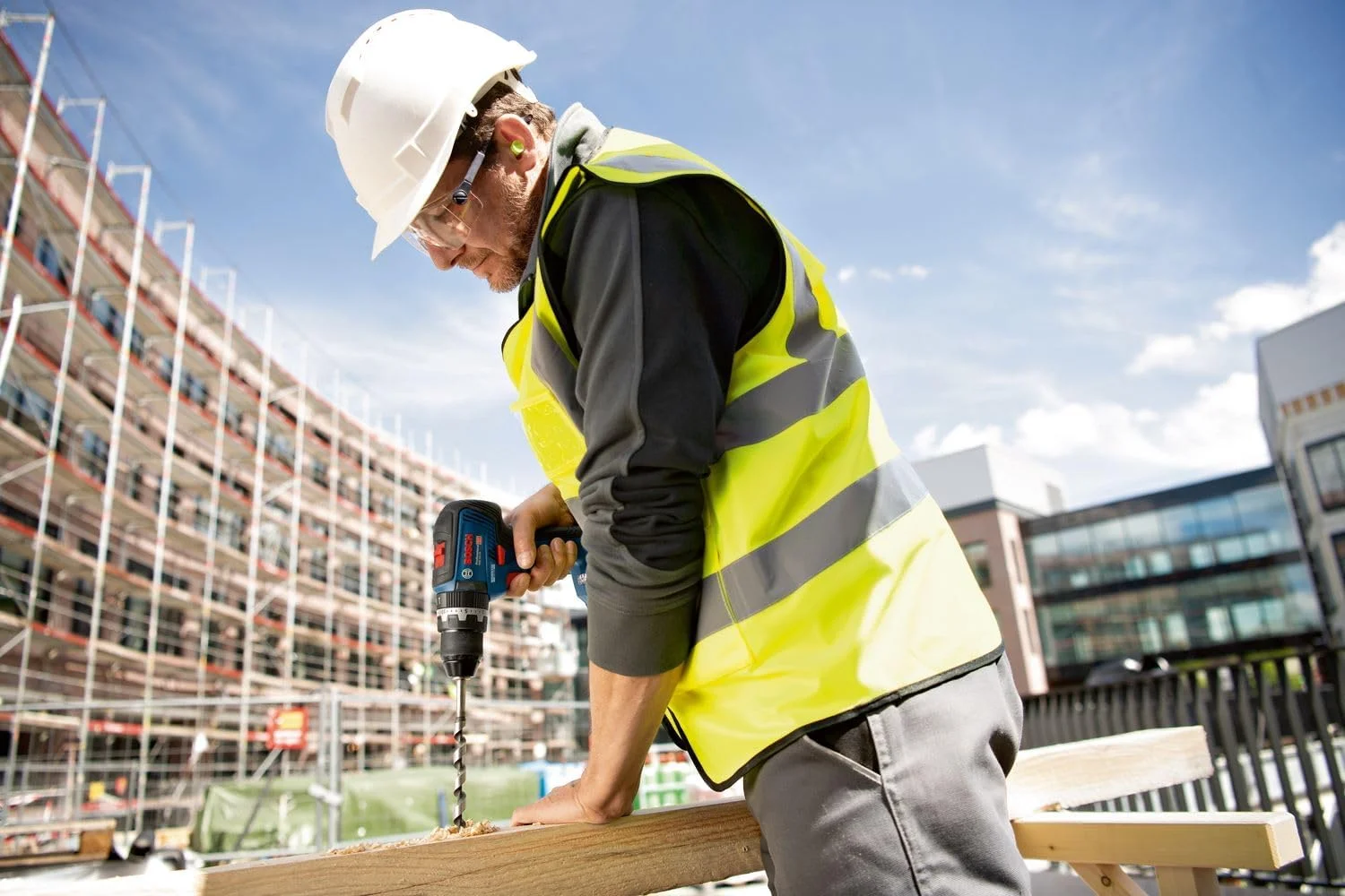 دریل چکشی شارژی بوش پروفشنال GSB 18V-55 سیستم 18 ولت (حداکثر گشتاور 55 نیوتن متر، شامل 2 عدد باتری 2.0 آمپر ساعت، شارژر، مجموعه 35 عددی لوازم جانبی ضربه ای، کیف L-Case) - انحصاری آمازون