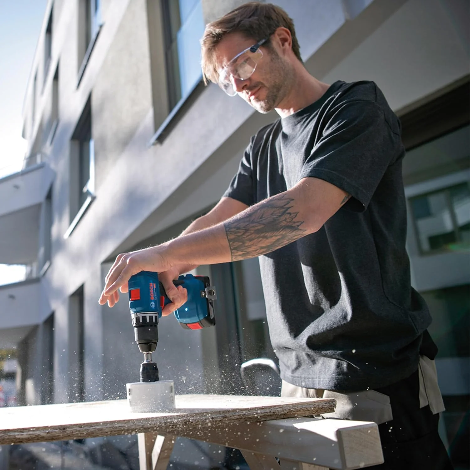 دریل شارژی بوش مدل GSR 18V-45 Professional با سرعت 500 دور در دقیقه، سه نظام اتوماتیک، وزن 900 گرم، مشکی، آبی